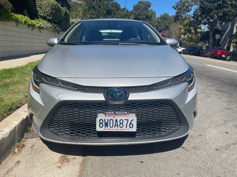 Used 2021 Toyota Corolla LE image 31