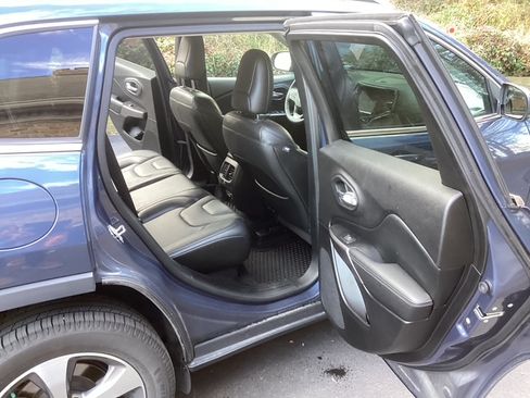 Used 2021 Jeep Cherokee Limited image 16