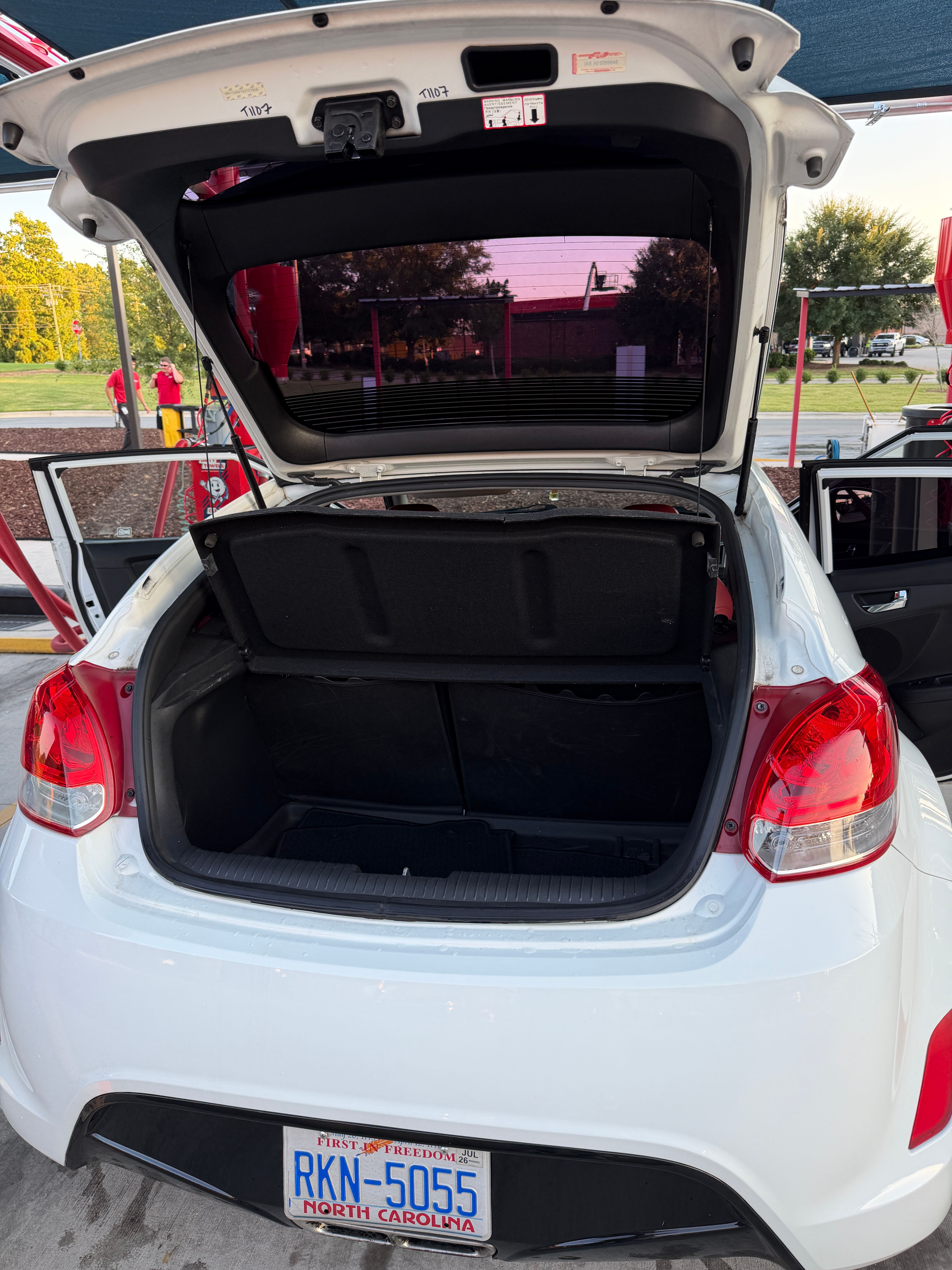 Used 2013 Hyundai Veloster w/ Style Pkg FWD image 16
