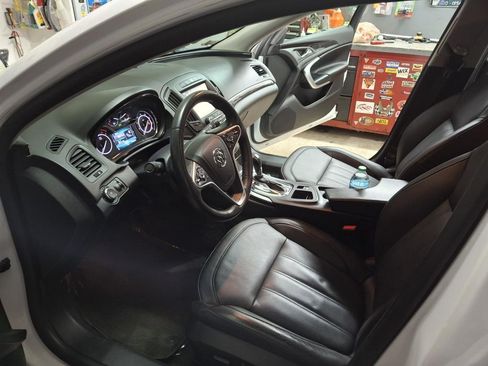 Used 2017 Buick Regal Sport Touring image 12