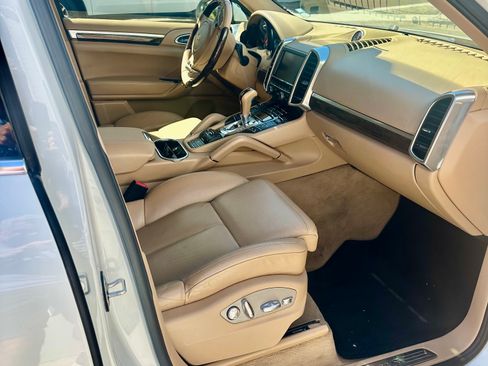 Used 2012 Porsche Cayenne S image 10