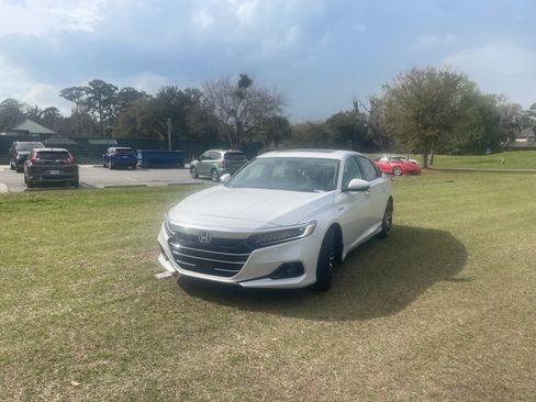 Used 2021 Honda Accord Touring image 4