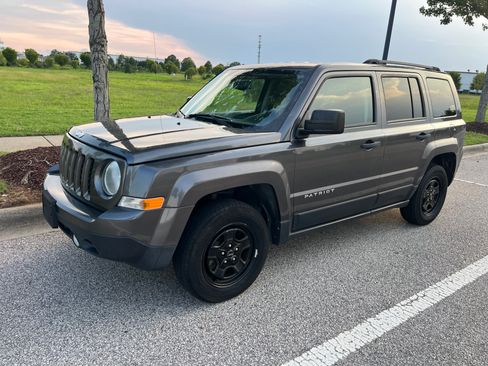 Used 2017 Jeep Patriot Sport AWD/4WD image 11