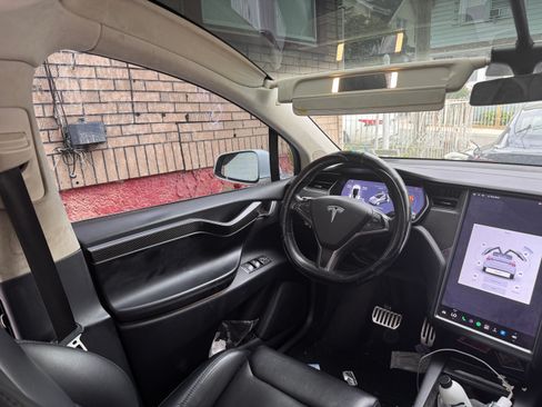 Used 2018 Tesla Model X 100D AWD/4WD image 9