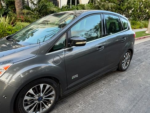 Used 2017 Ford C-MAX Energi Titanium w/ Equipment Group 501A image 8