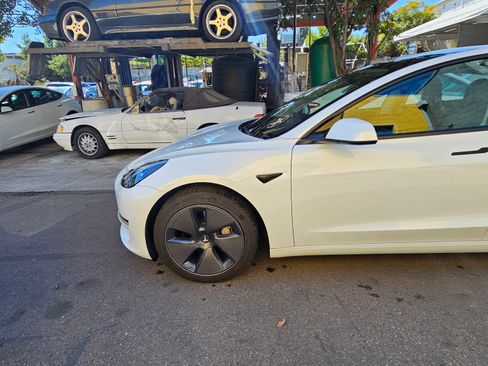 Used 2023 Tesla Model 3 Standard Range image 12