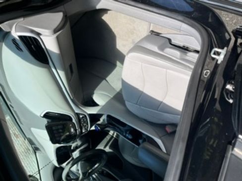 Used 2017 Chevrolet Volt LT w/ Comfort Package FWD image 9