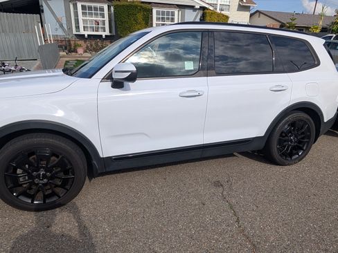 Used 2022 Kia Telluride EX w/ EX Premium Package image 2