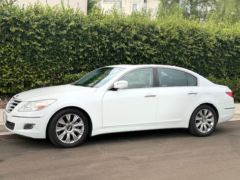 Used 2011 Hyundai Genesis 3.8 w/ Premium Navigation Pkg 3 image 9