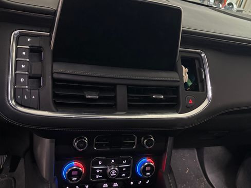 Used 2023 GMC Yukon XL SLT image 9