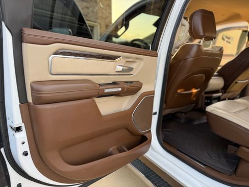 Used 2019 RAM 1500 Laramie image 11