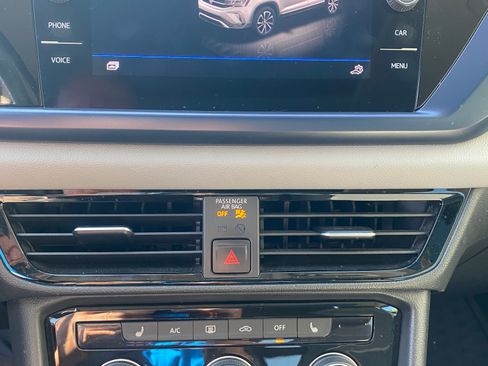 Used 2023 Volkswagen Taos SE image 9