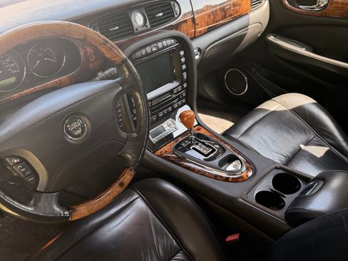 Used 2005 Jaguar XJ Vanden Plas RWD image 8