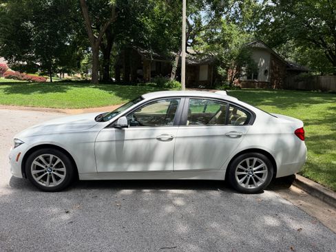 Used 2016 BMW 320i Sedan RWD image 1