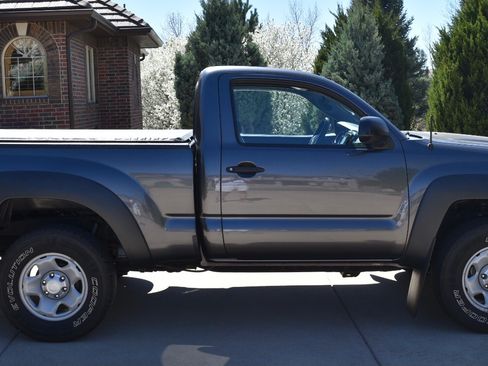 Used 2014 Toyota Tacoma 4x4 Regular Cab image 1