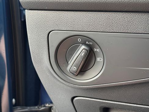 Used 2018 Volkswagen Tiguan S image 14