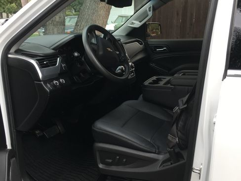 Used 2015 Chevrolet Tahoe 4WD image 2