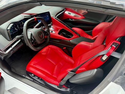 Used 2025 Chevrolet Corvette Stingray Preferred Conv w/ 2LT RWD image 11