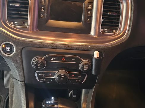 Used 2015 Dodge Charger SE image 10