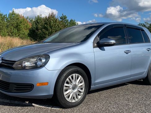 Used 2010 Volkswagen Golf 4-Door image 5