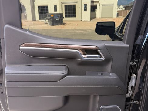 Used 2023 Chevrolet Silverado 1500 LT Trail Boss w/ LT Trail Boss Premium Package image 17