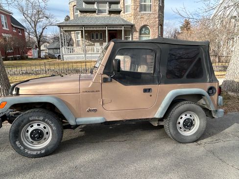 Used 1999 Jeep Wrangler SE image 4