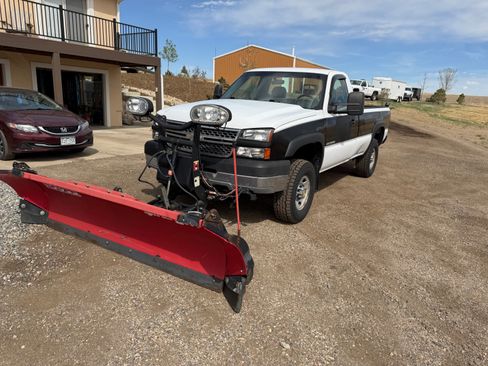 Used 2005 Chevrolet Silverado 2500 W/T w/ Snow Plow Prep Package AWD/4WD image 9