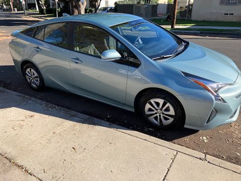 Used 2016 Toyota Prius Four Touring image 1