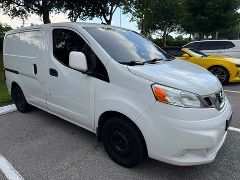Used 2019 Nissan NV200 SV w/ Navigation Package FWD image 2