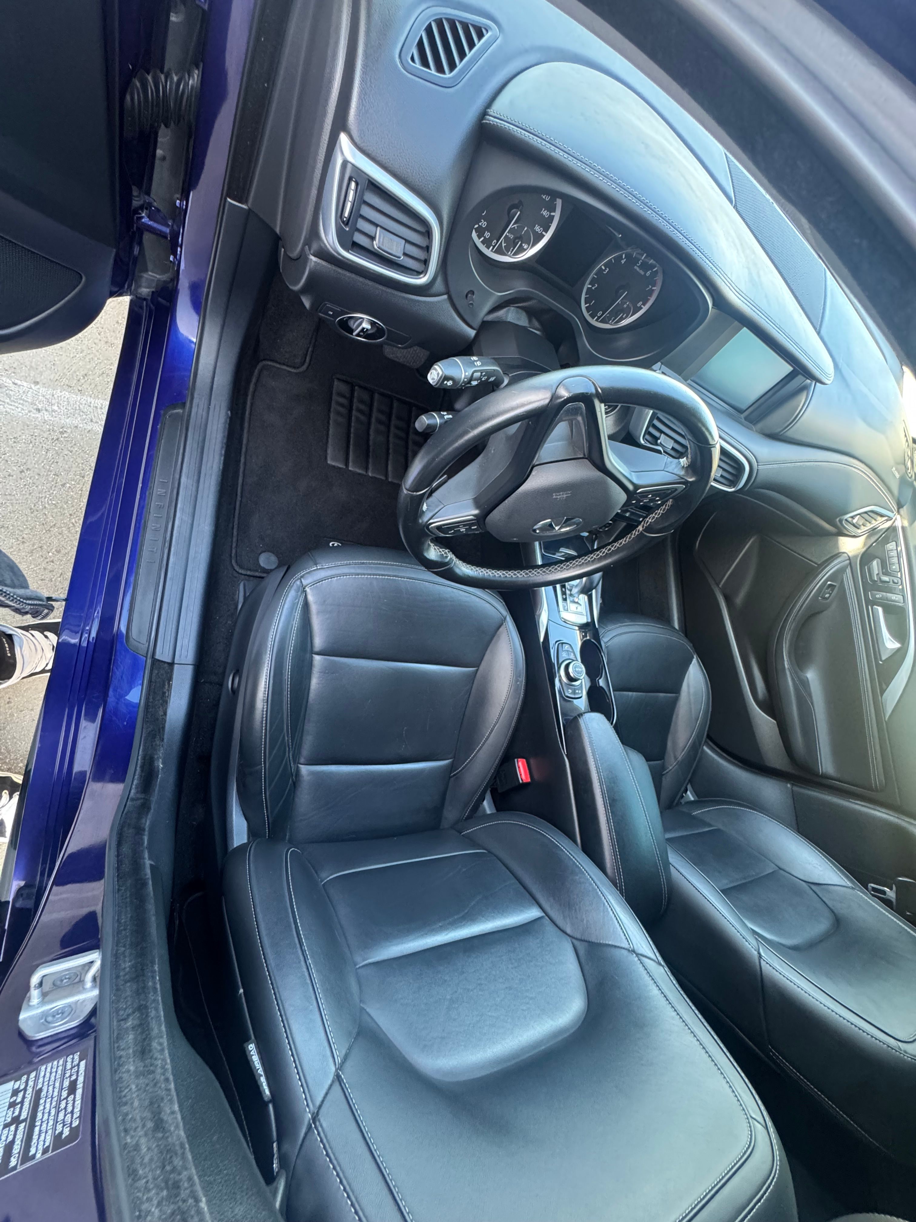 Used 2017 INFINITI QX30 FWD image 11