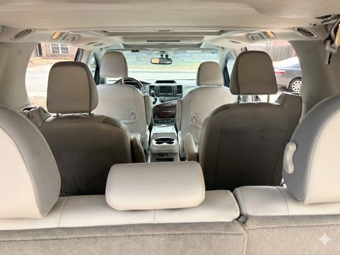 Used 2013 Toyota Sienna Limited image 14