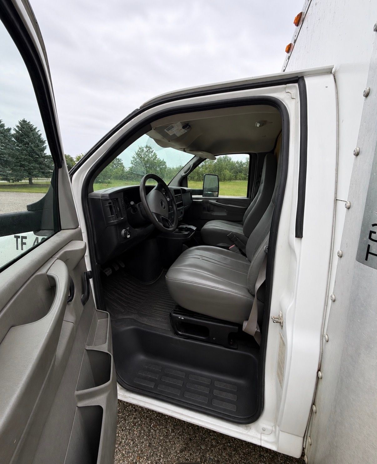 Used 2010 GMC Savana 3500 Extended RWD image 14