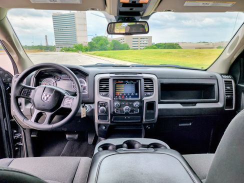 Used 2021 RAM 1500 Tradesman w/ Chrome Plus Package RWD image 9