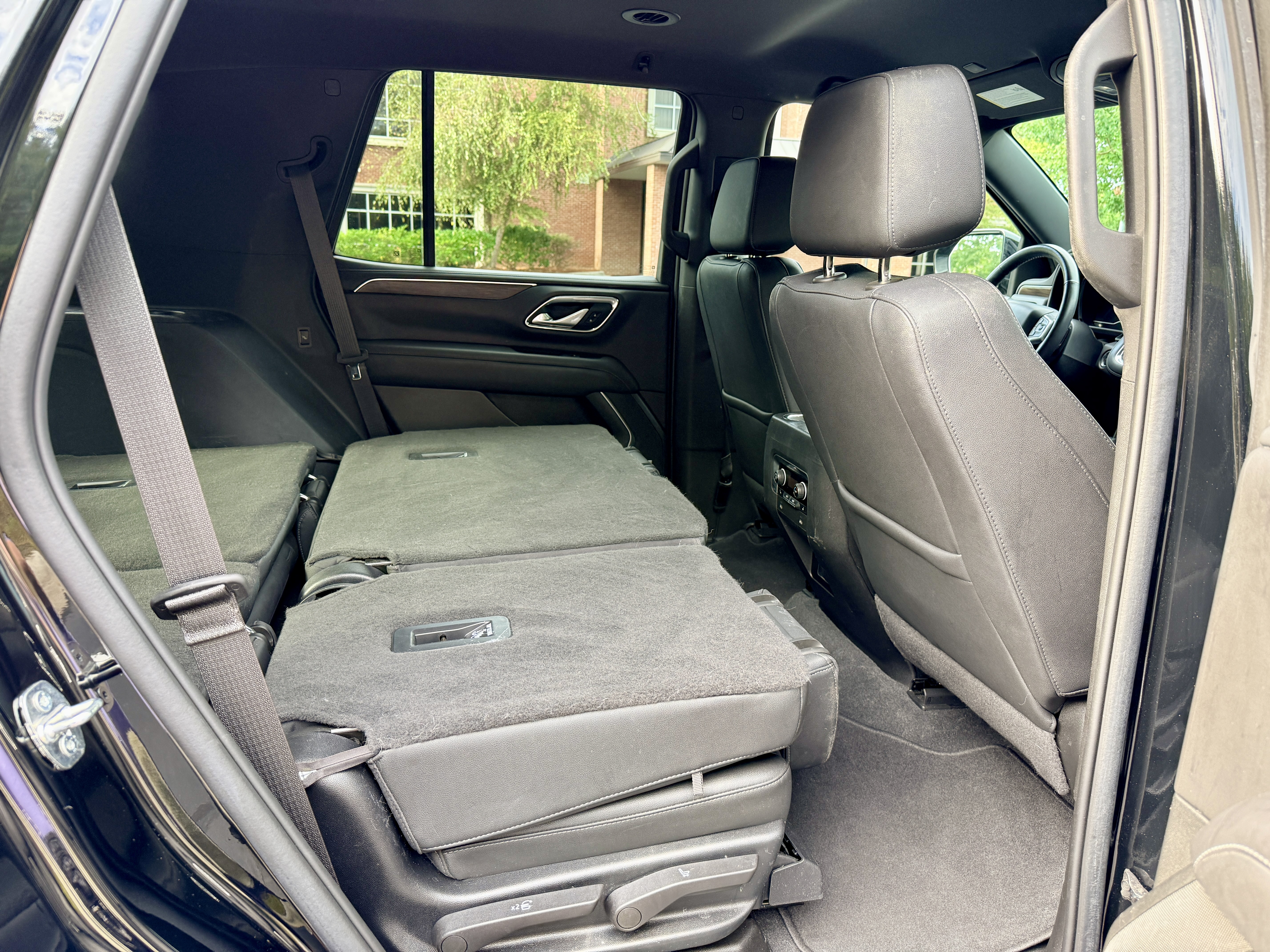 Used 2022 Chevrolet Tahoe Z71 w/ Luxury Package AWD/4WD image 18
