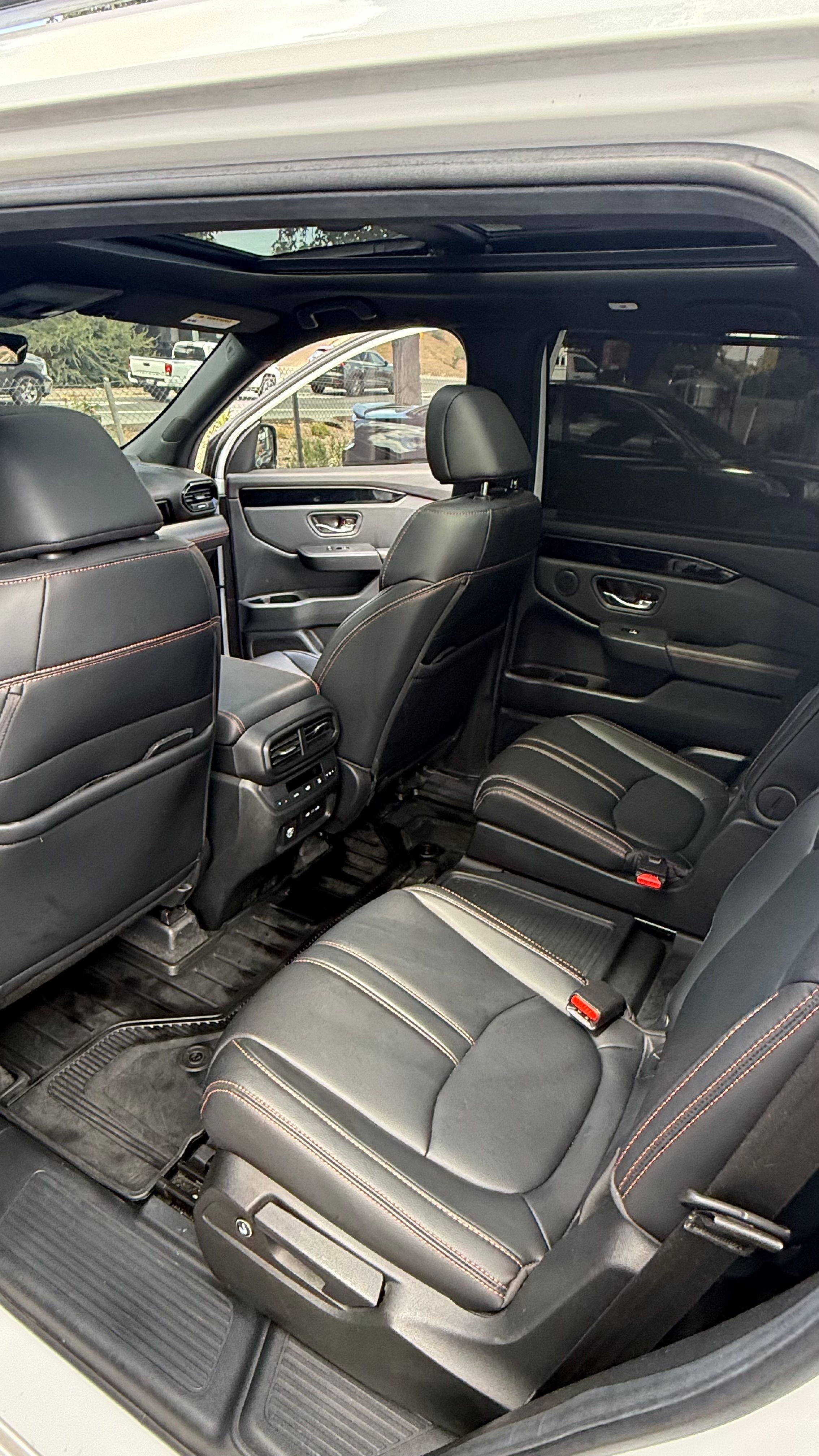 Used 2025 Honda Pilot TrailSport image 10