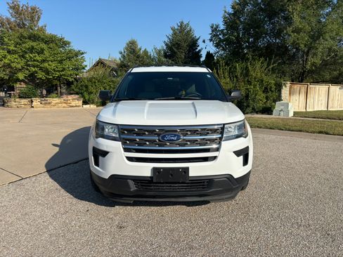 Used 2018 Ford Explorer FWD image 2