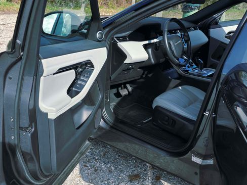 Used 2020 Land Rover Range Rover Evoque SE image 23