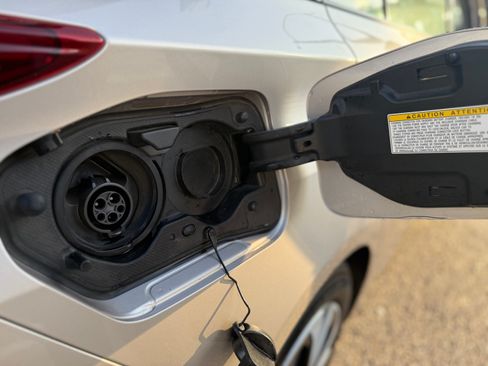 Used 2017 Toyota Prius Prime Advanced image 14