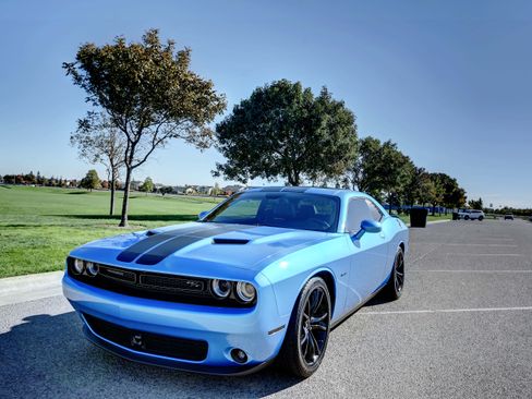 Used 2016 Dodge Challenger R/T Plus image 4
