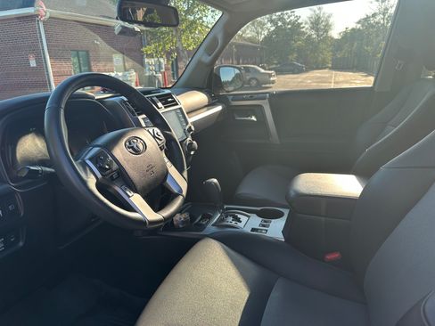 Used 2022 Toyota 4Runner SR5 Premium w/ Moonroof Package RWD image 16