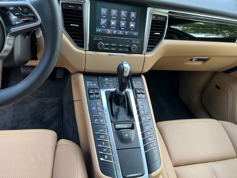 Used 2018 Porsche Macan Sport Edition image 29