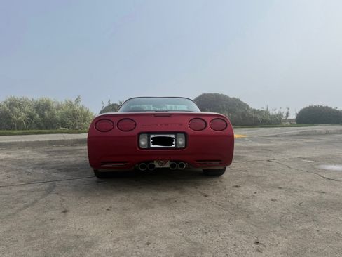 Used 2004 Chevrolet Corvette Coupe w/ Preferred Equipment Group RWD image 9