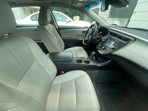 Used 2018 Toyota Avalon Limited w/ All Weather Liner Package FWD image 6