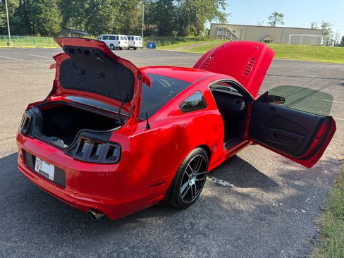 Used 2014 Ford Mustang GT RWD image 15
