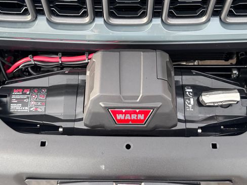 Used 2025 Jeep Gladiator Rubicon AWD/4WD image 15