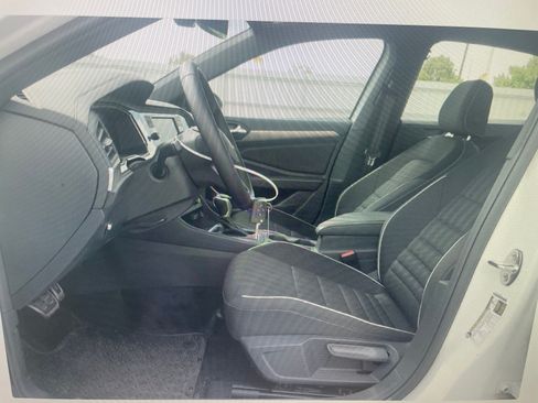 Used 2024 Volkswagen Jetta Sport image 5
