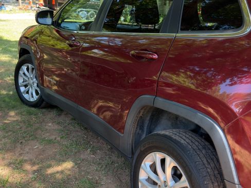 Used 2019 Jeep Cherokee Latitude w/ Popular Appearance Group FWD image 4