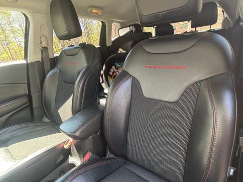 Used 2019 Jeep Compass Trailhawk w/ Cold Weather Group AWD/4WD image 9