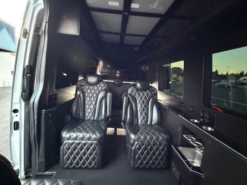 Used 2019 Mercedes-Benz Sprinter 4x4 170 w/ Driver Convenience Package image 9
