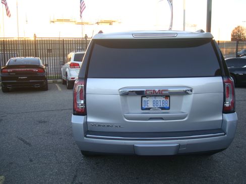 Used 2019 GMC Yukon XL Denali w/ Denali Ultimate Package image 5